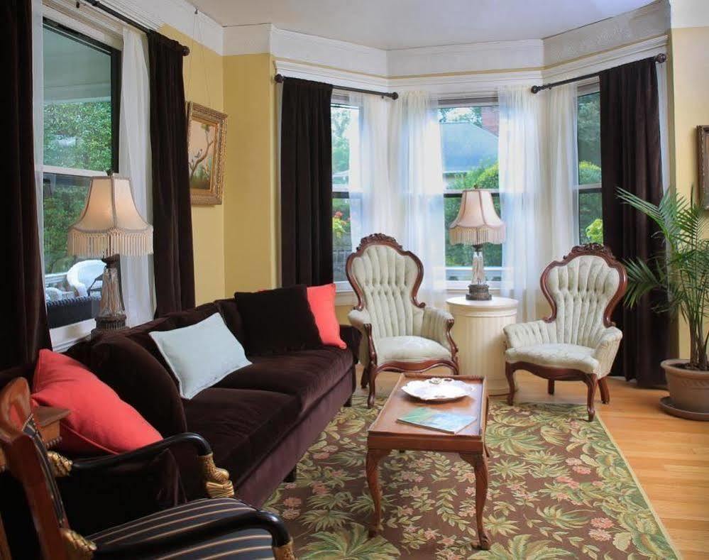 The Lion And The Rose Bed And Breakfast 阿什维尔 外观 照片