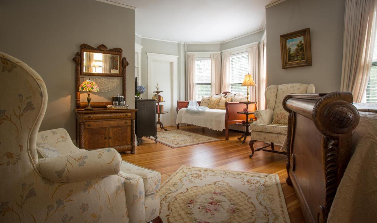 The Lion And The Rose Bed And Breakfast 阿什维尔 外观 照片