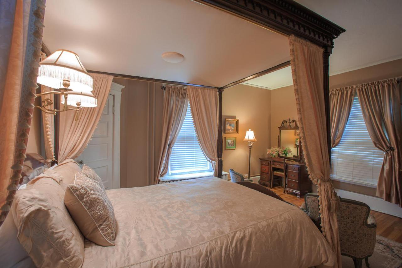 The Lion And The Rose Bed And Breakfast 阿什维尔 外观 照片