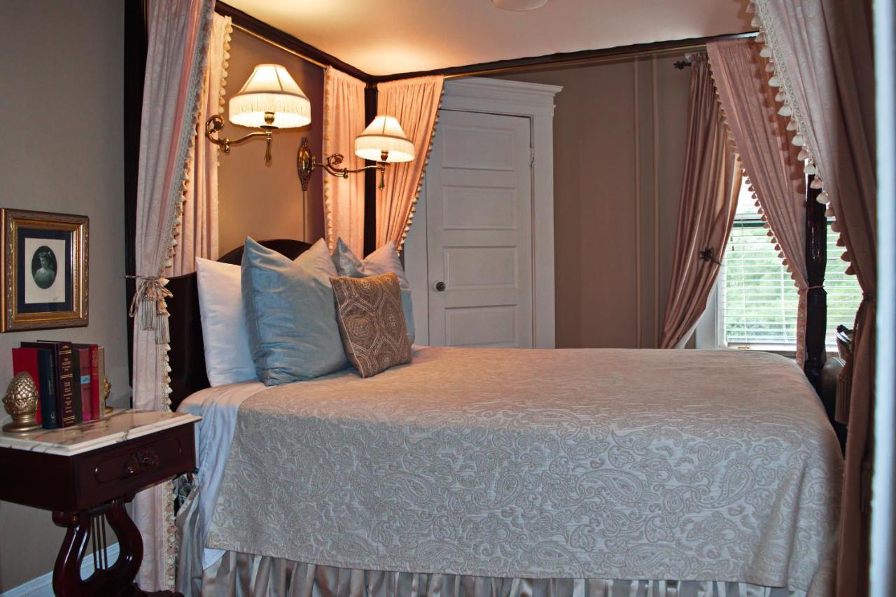 The Lion And The Rose Bed And Breakfast 阿什维尔 外观 照片